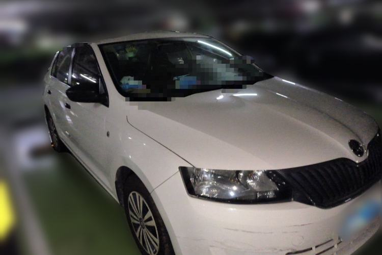 Used Skoda Rapid 2013 1.4L Manual Enjoyment Model Front Right 45 Deg