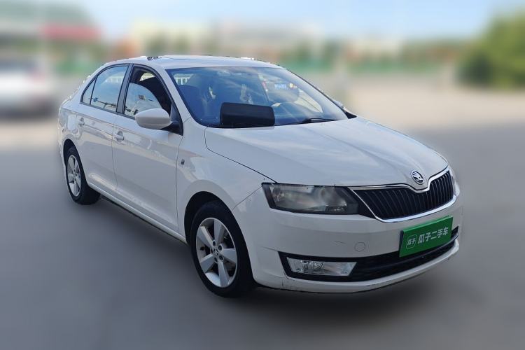 Used Skoda Rapid 2013 1.4L Manual Smart Selection Trim Front Right 45 Deg