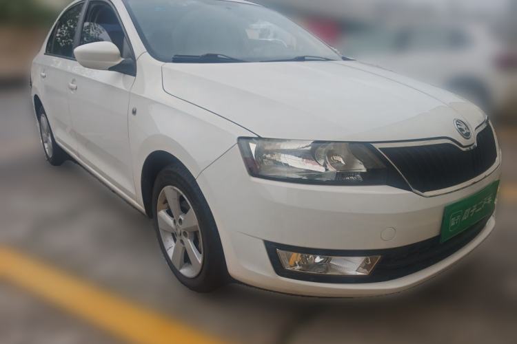 Used Skoda Rapid 2013 1.6L Automatic Smart Selection Model Front Right 45 Deg
