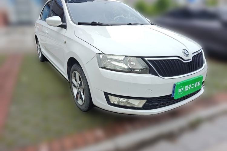 Used Skoda Rapid 2013 1.6L Automatic Smart Selection Model Front Right 45 Deg