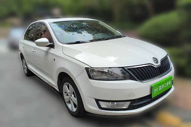 Used Skoda Rapid 2013 1.6L Automatic Smart Selection Model Front Right 45 Deg
