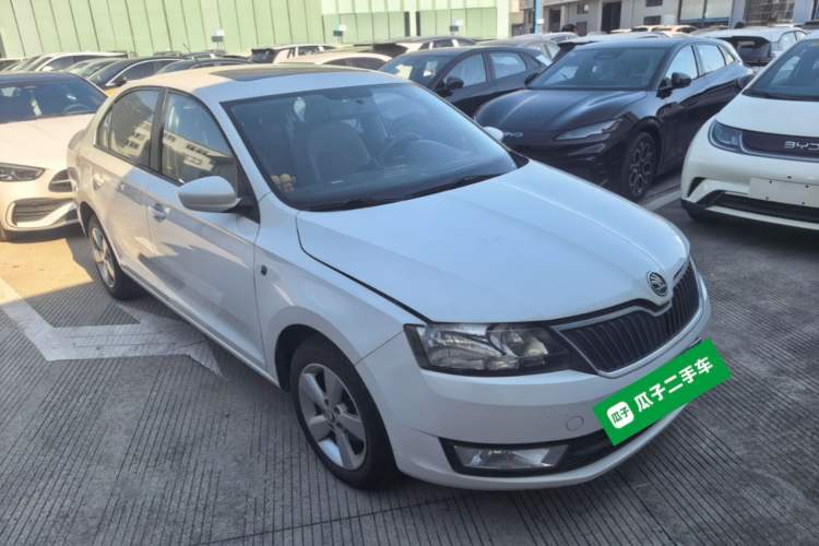 Used Skoda Rapid 2013 1.6L Automatic Smart Selection Model Front Right 45 Deg