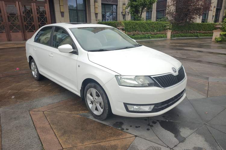 Used Skoda Rapid 2013 1.6L Automatic Smart Selection Model Front Right 45 Deg