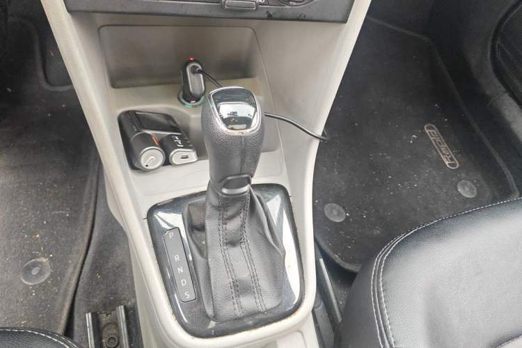 Used Skoda Rapid 2013 1.6L Automatic Smart Selection Model Gear Lever