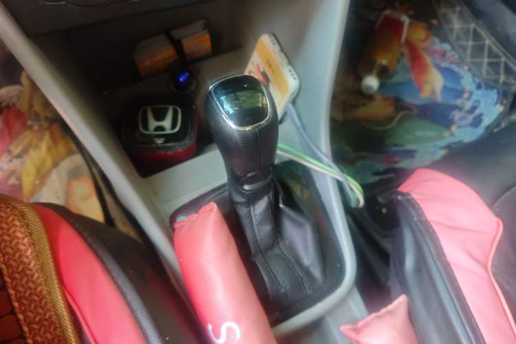 Used Skoda Rapid 2013 1.6L Automatic Smart Selection Model Gear Lever