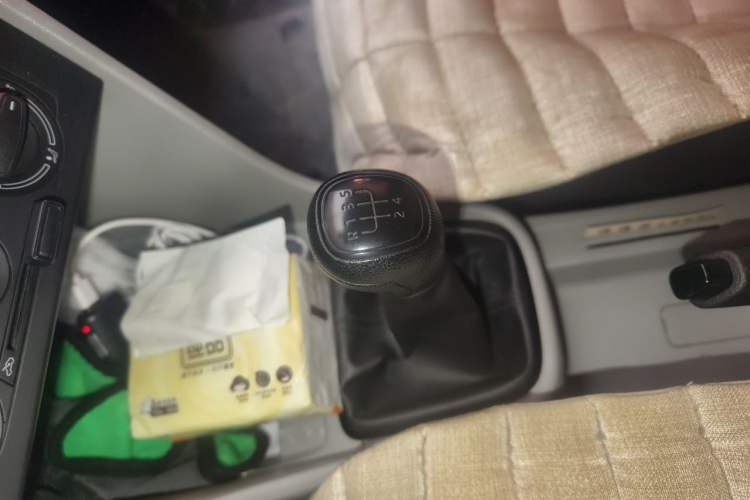 Used Skoda Rapid 2013 1.4L Manual Enjoyment Model Gear Lever