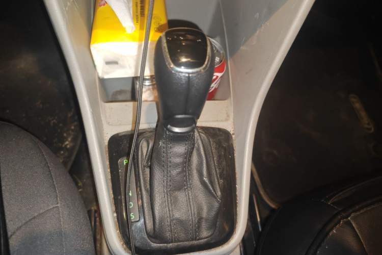 Used Skoda Rapid 2013 1.6L Automatic Enjoyment Model Gear Lever