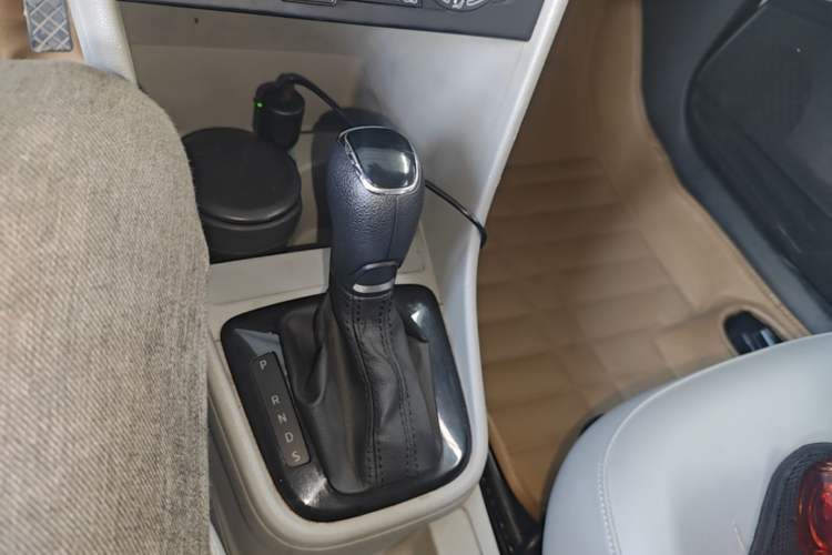 Used Skoda Rapid 2013 1.6L Automatic Smart Selection Model Gear Lever