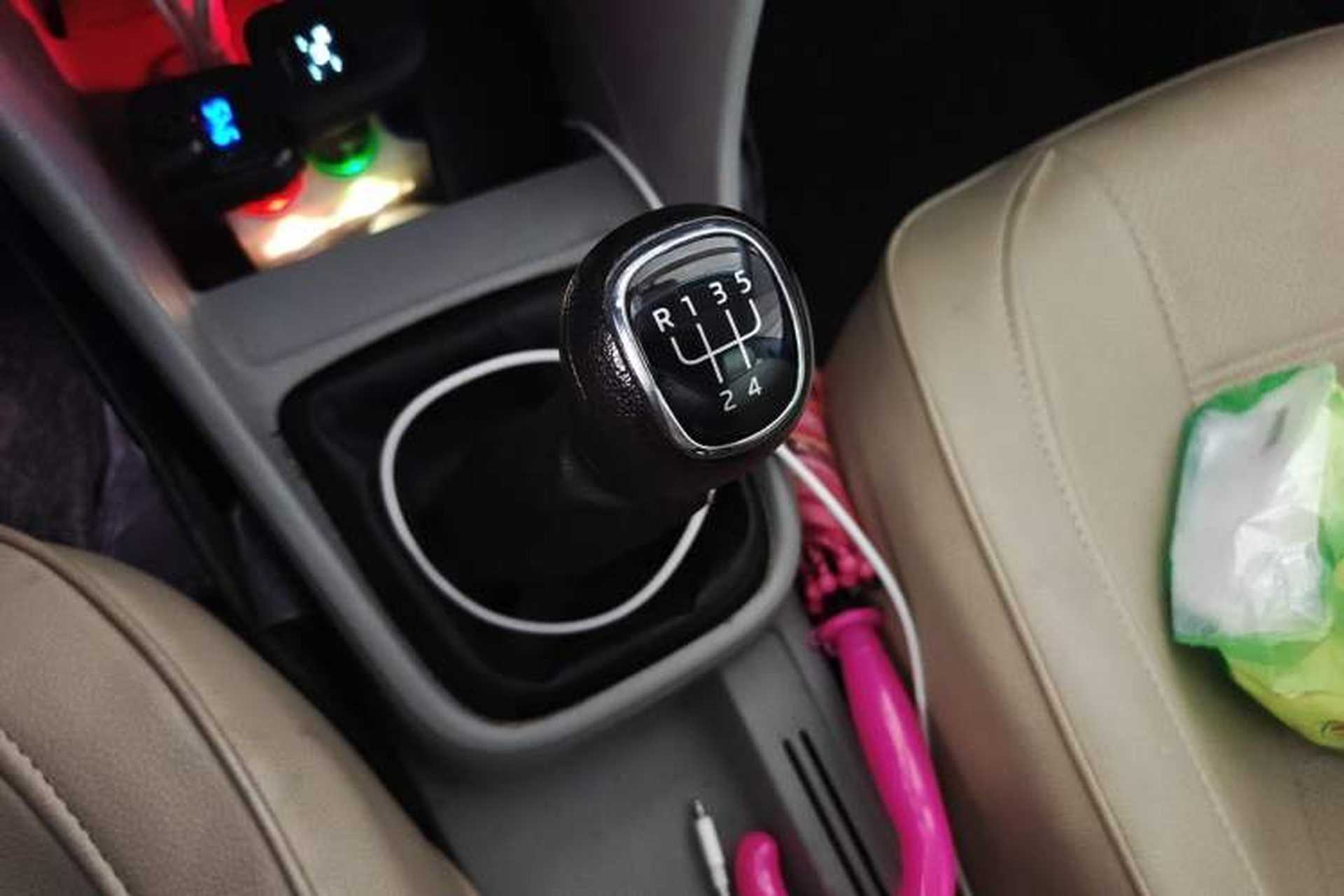 Used Skoda Rapid 2013 1.6L Manual Smart Selection Model Gear Lever