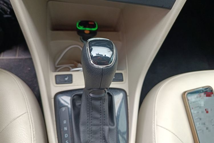 Used Skoda Rapid 2013 1.6L Automatic Smart Selection Model Gear Lever