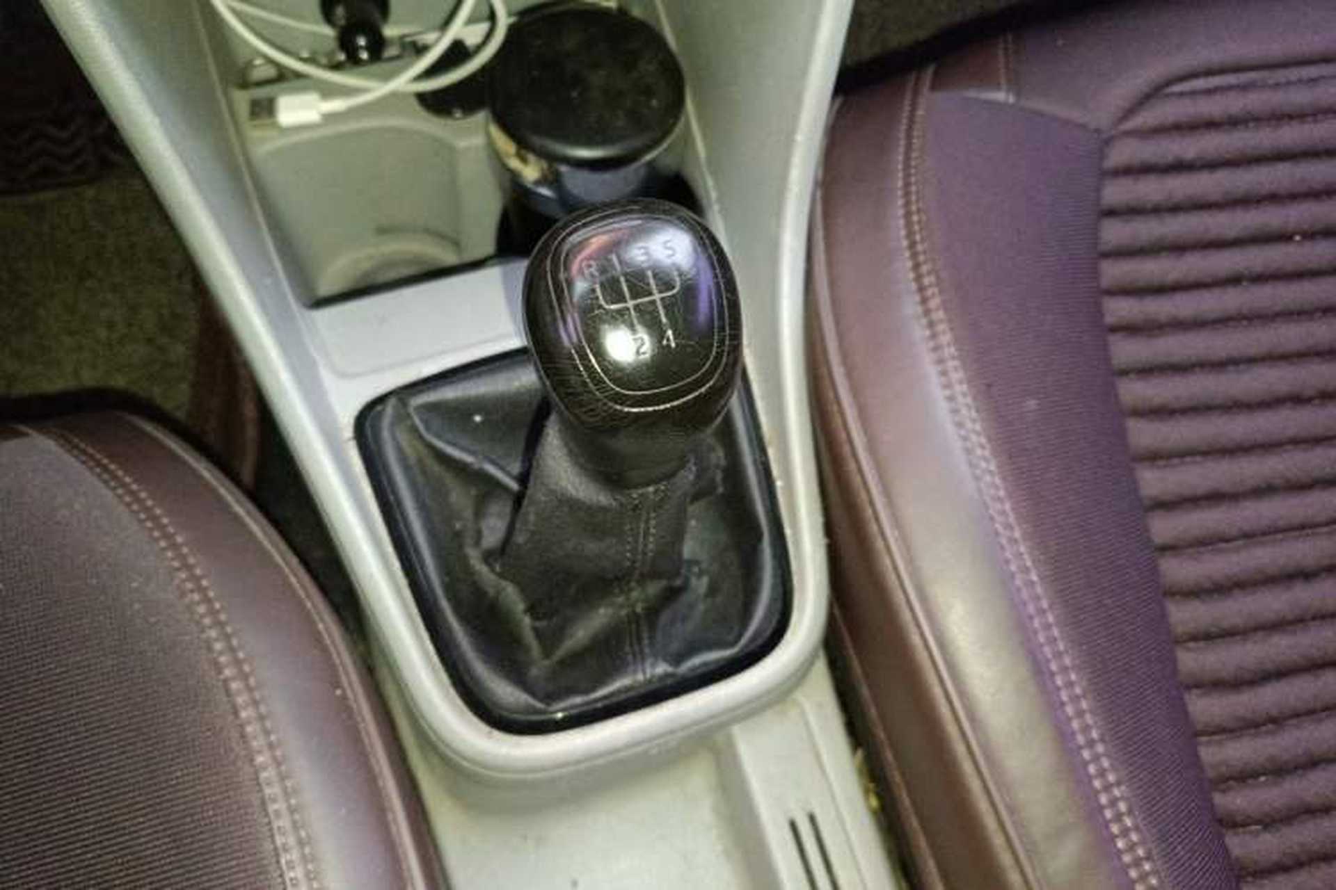 Used Skoda Rapid 2013 1.4L Manual Enjoyment Model Gear Lever