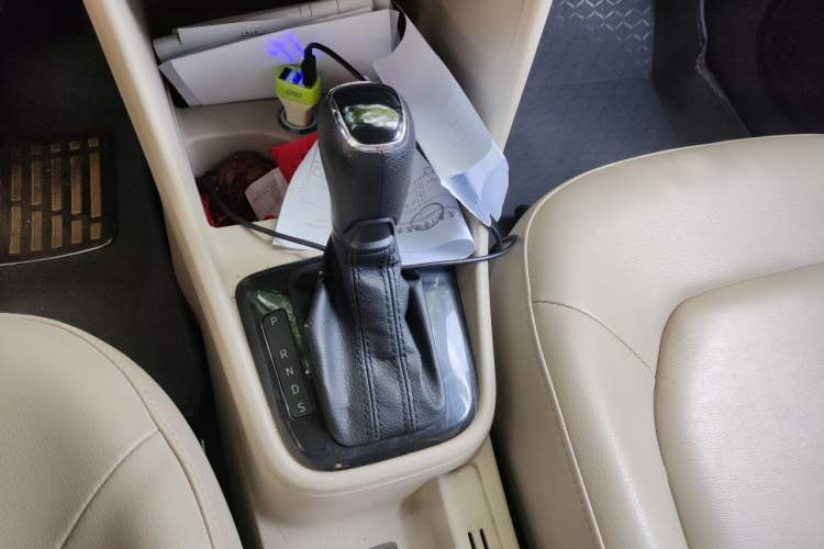 Used Skoda Rapid 2013 1.6L Automatic Smart Selection Model Gear Lever