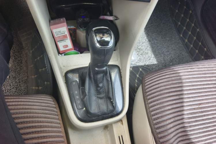 Used Skoda Rapid 2013 1.6L Automatic Smart Selection Model Gear Lever
