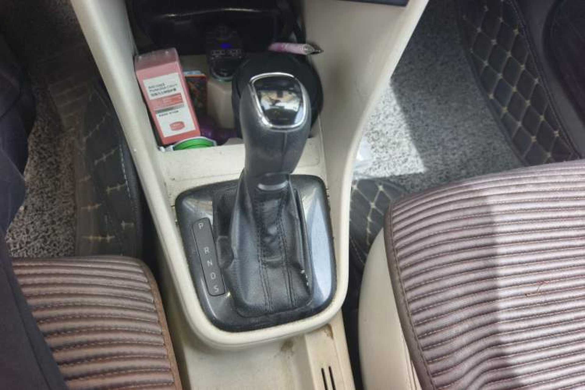 Used Skoda Rapid 2013 1.6L Automatic Smart Selection Model Gear Lever