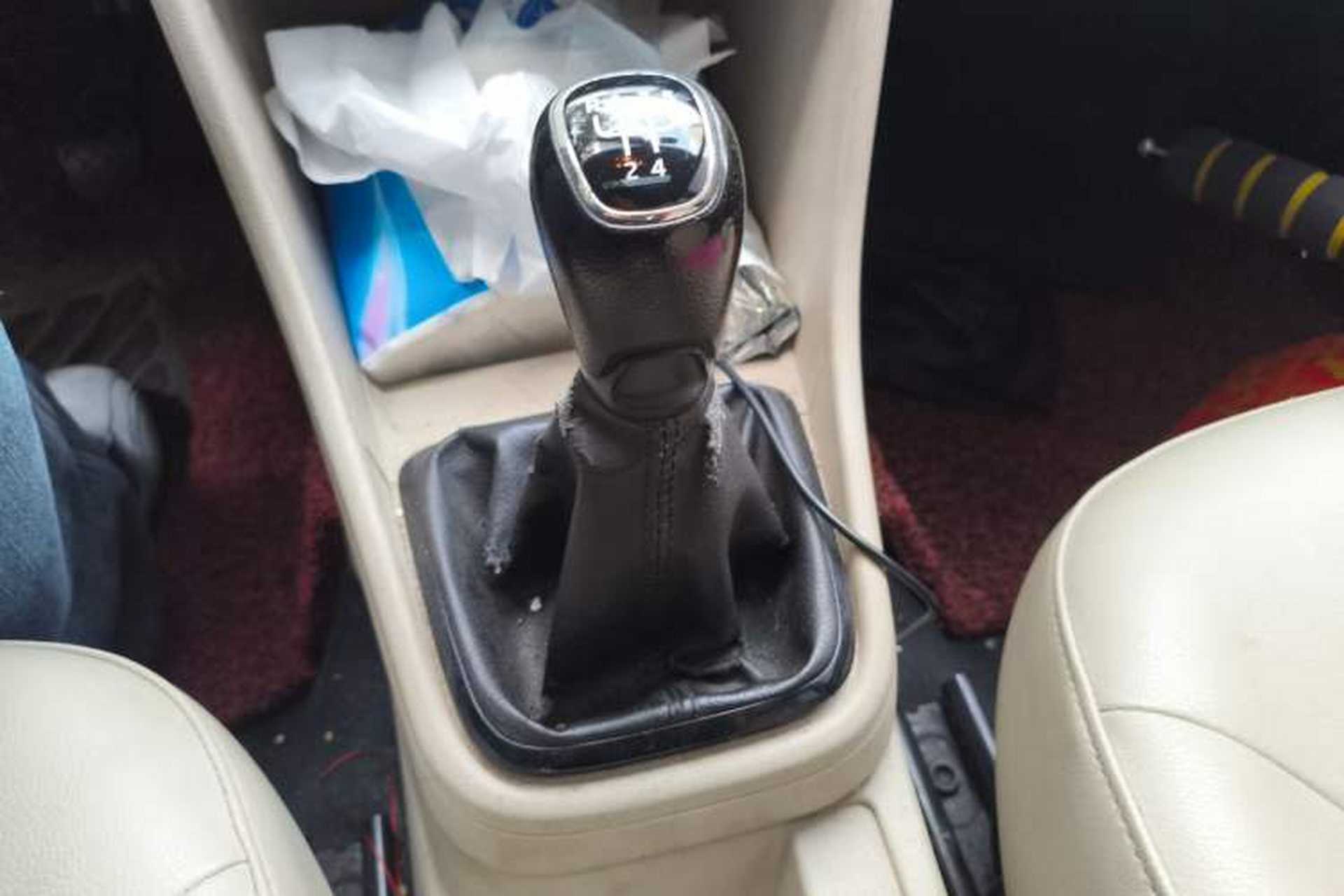 Used Skoda Rapid 2013 1.6L Manual Smart Selection Model Gear Lever