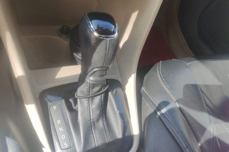 Used Skoda Rapid 2013 1.6L Automatic Smart Selection Model Gear Lever