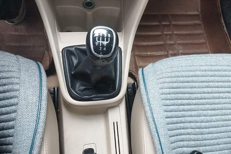 Used Skoda Rapid 2013 1.4L Manual Smart Selection Trim Gear Lever