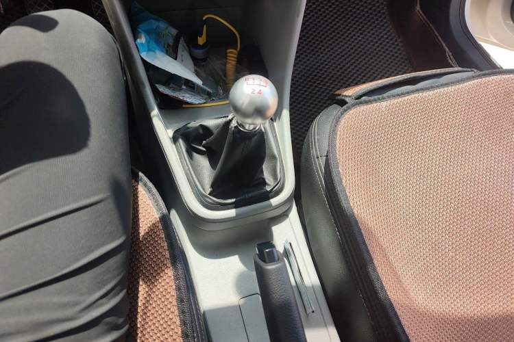 Used Skoda Rapid 2013 1.6L Manual Enjoyment Model Gear Lever