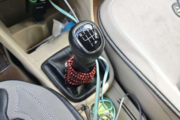 Used Skoda Rapid 2013 1.6L Manual Smart Selection Model Gear Lever