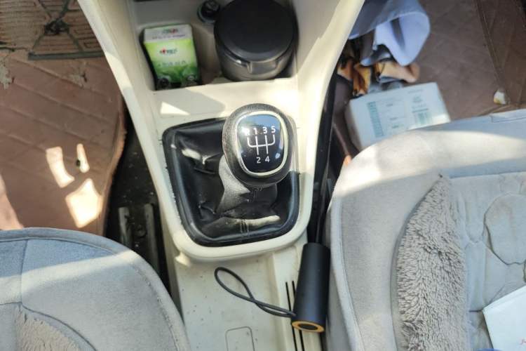 Used Skoda Rapid 2013 1.6L Manual Smart Selection Model Gear Lever