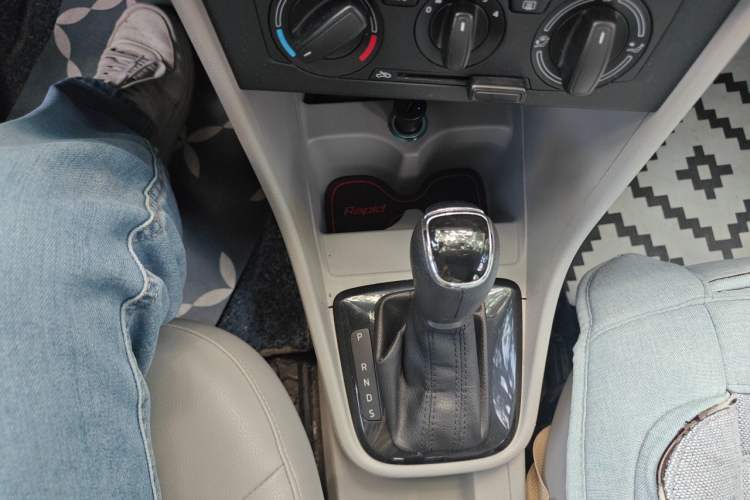 Used Skoda Rapid 2013 1.6L Automatic Smart Selection Model Gear Lever