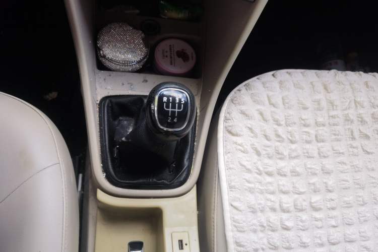 Used Skoda Rapid 2013 1.4L Manual Smart Selection Trim Gear Lever