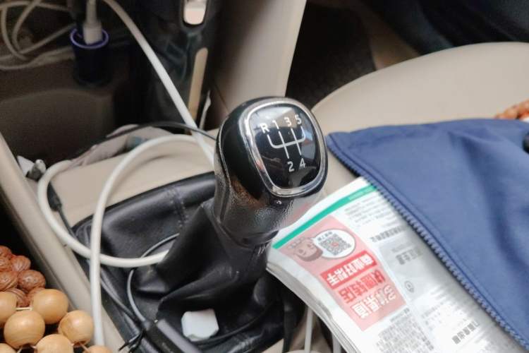 Used Skoda Rapid 2013 1.6L Manual Smart Selection Model Gear Lever