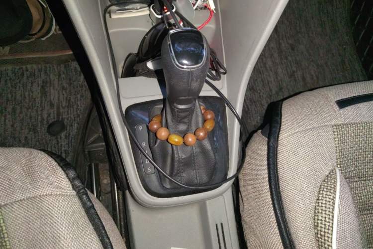 Used Skoda Rapid 2013 1.6L Automatic Smart Selection Model Gear Lever