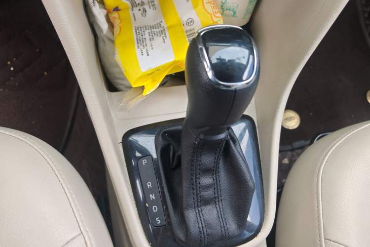 Used Skoda Rapid 2013 1.6L Automatic Smart Selection Model Gear Lever
