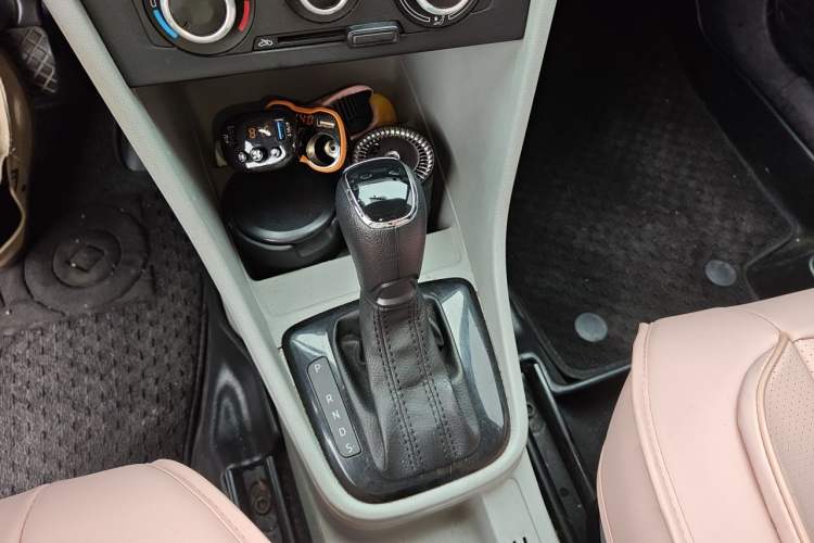 Used Skoda Rapid 2013 1.6L Automatic Smart Selection Model Gear Lever