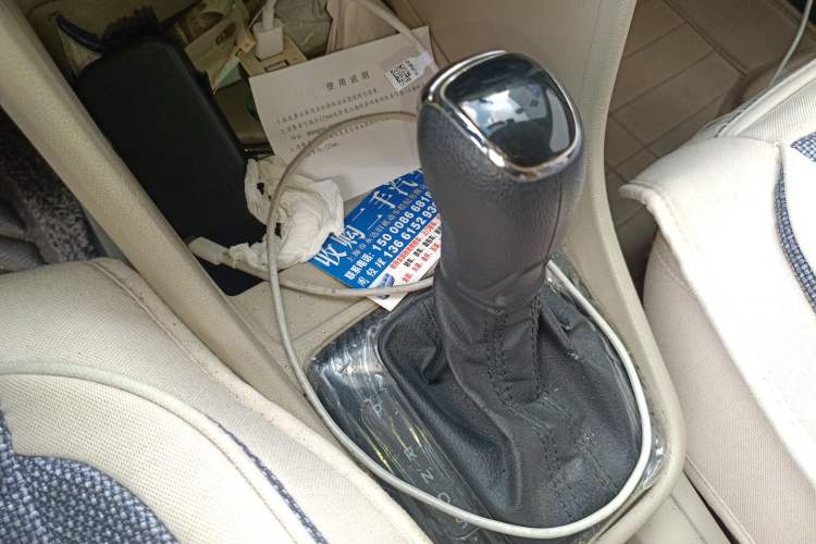 Used Skoda Rapid 2013 1.6L Automatic Smart Selection Model Gear Lever