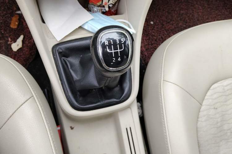 Used Skoda Rapid 2013 1.6L Manual Smart Selection Model Gear Lever