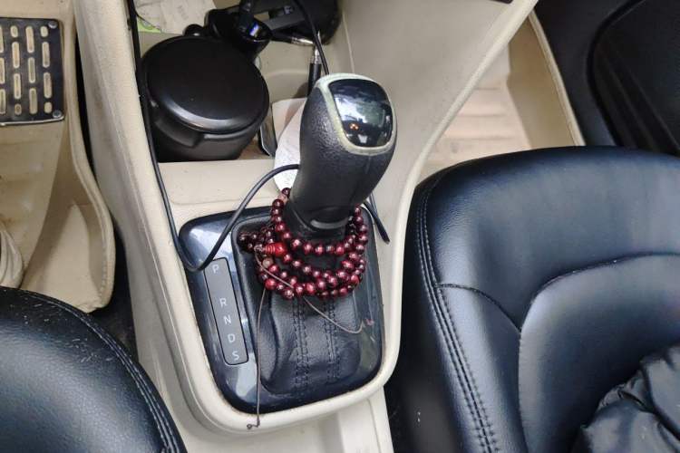 Used Skoda Rapid 2013 1.6L Automatic Smart Selection Model Gear Lever