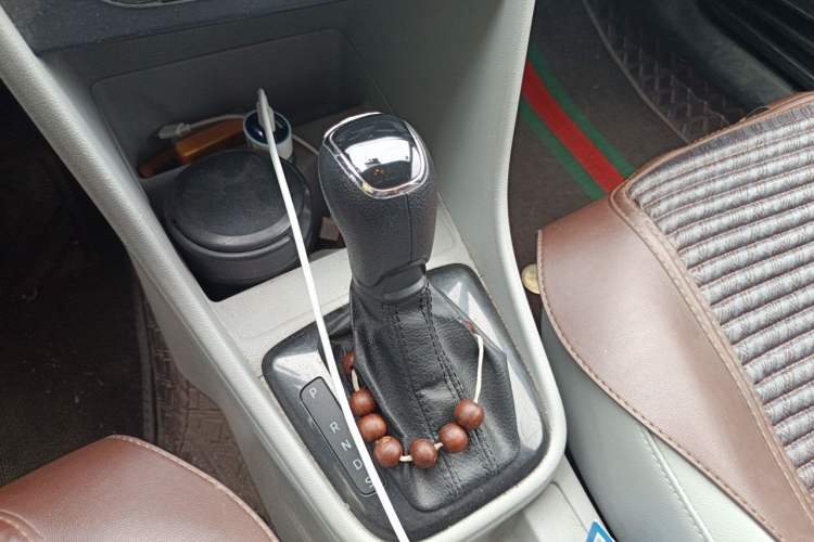 Used Skoda Rapid 2013 1.6L Automatic Smart Selection Model Gear Lever