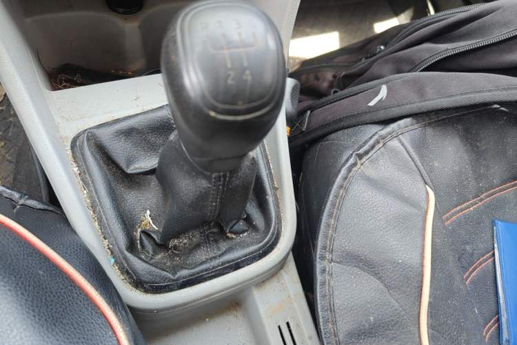 Used Skoda Rapid 2013 1.6L Manual Enjoyment Model Gear Lever