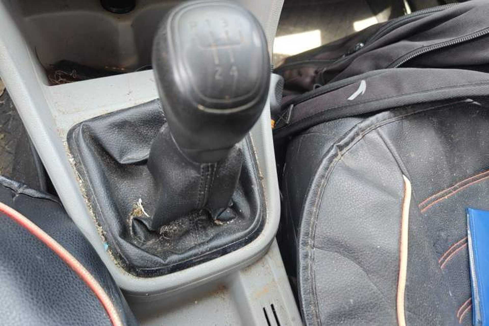 Used Skoda Rapid 2013 1.6L Manual Enjoyment Model Gear Lever