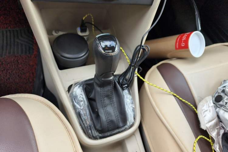 Used Skoda Rapid 2013 1.6L Automatic Smart Selection Model Gear Lever