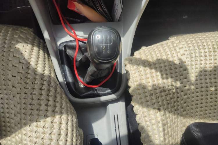 Used Skoda Rapid 2013 1.6L Manual Enjoyment Model Gear Lever