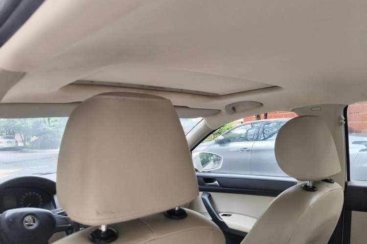 Used Skoda Rapid 2013 1.6L Manual Smart Selection Model Headliner