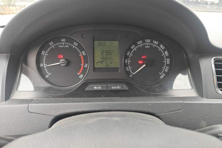 Used Skoda Rapid 2013 1.6L Automatic Smart Selection Model Instrument Cluster