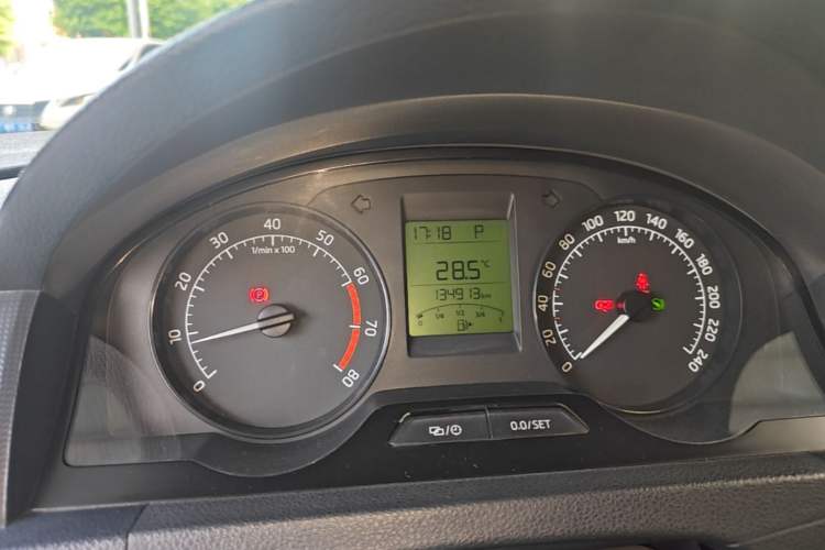 Used Skoda Rapid 2013 1.6L Automatic Smart Selection Model Instrument Cluster