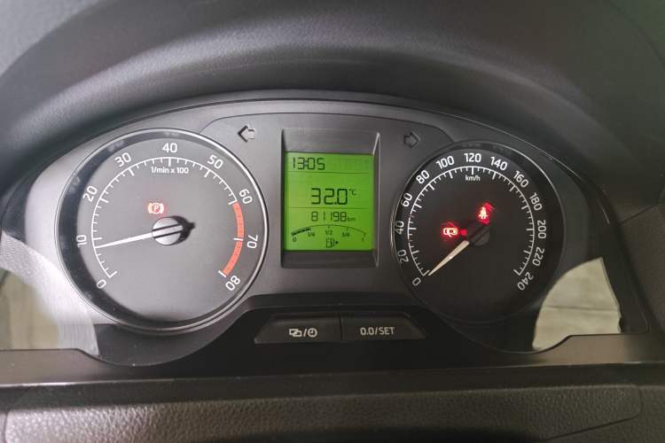 Used Skoda Rapid 2013 1.6L Manual Smart Selection Model Instrument Cluster