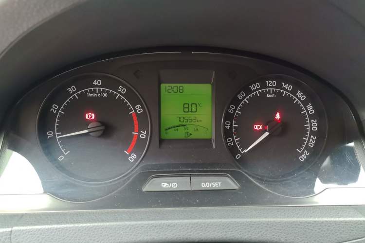 Used Skoda Rapid 2013 1.6L Manual Smart Selection Model Instrument Cluster