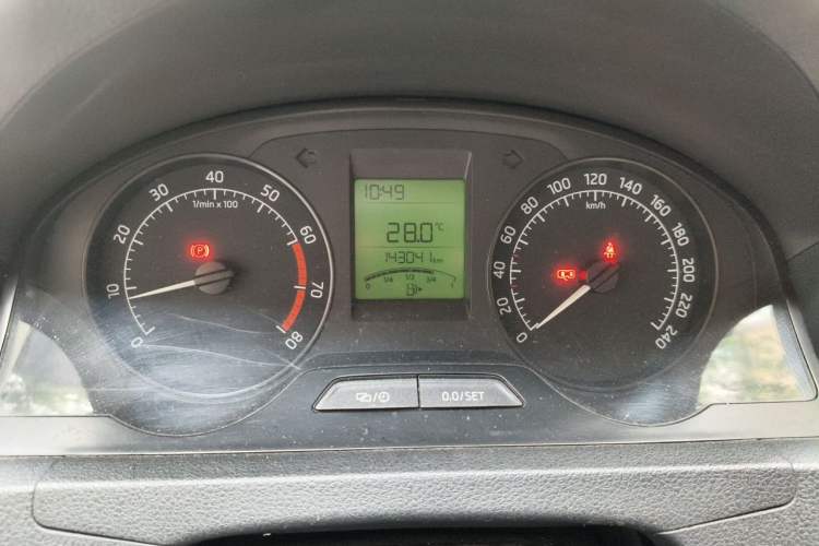 Used Skoda Rapid 2013 1.6L Manual Smart Selection Model Instrument Cluster