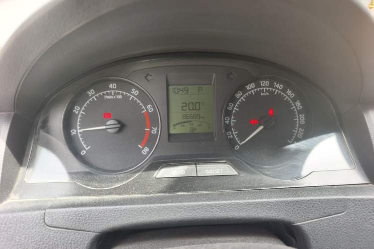 Used Skoda Rapid 2013 1.6L Automatic Smart Selection Model Instrument Cluster