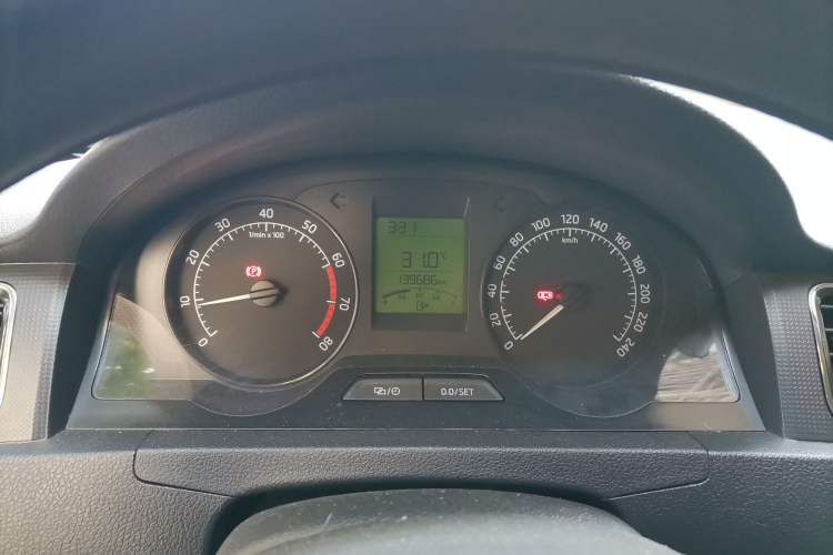 Used Skoda Rapid 2013 1.6L Manual Smart Selection Model Instrument Cluster