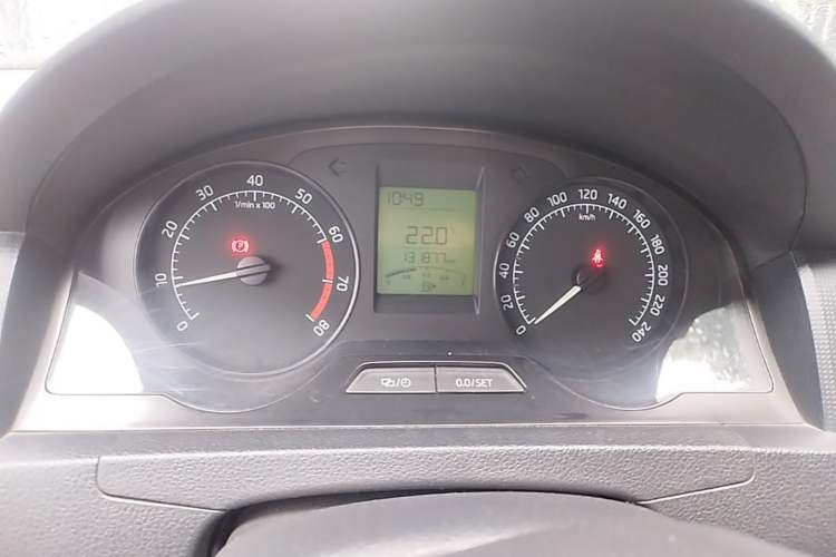 Used Skoda Rapid 2013 1.4L Manual Smart Selection Trim Instrument Cluster