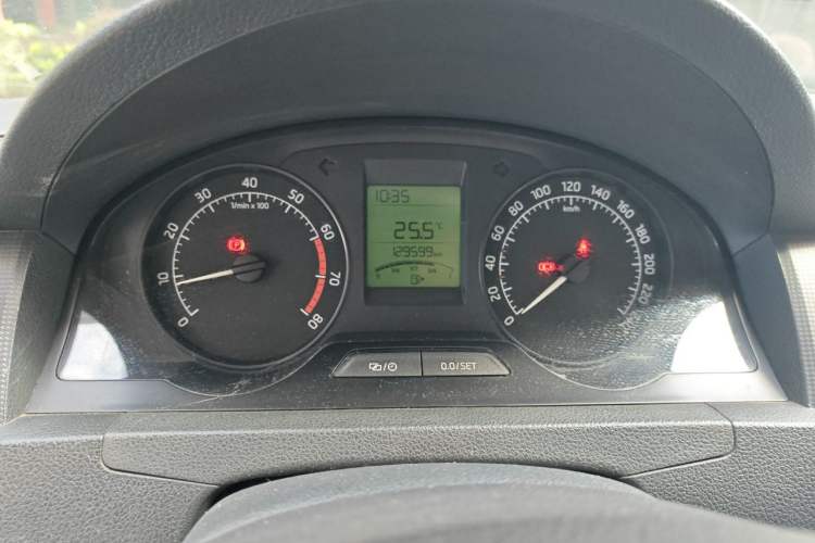 Used Skoda Rapid 2013 1.6L Manual Smart Selection Model Instrument Cluster