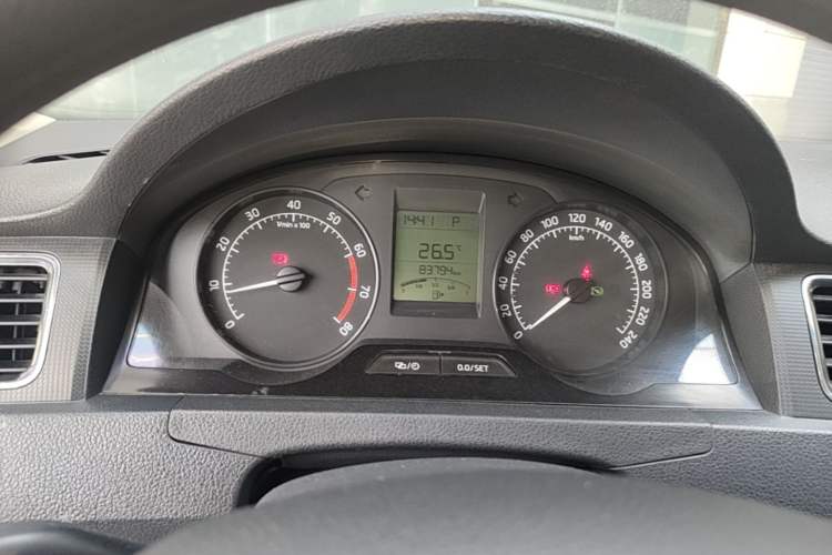 Used Skoda Rapid 2013 1.6L Automatic Smart Selection Model Instrument Cluster