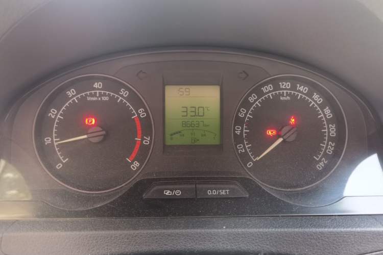 Used Skoda Rapid 2013 1.4L Manual Smart Selection Trim Instrument Cluster